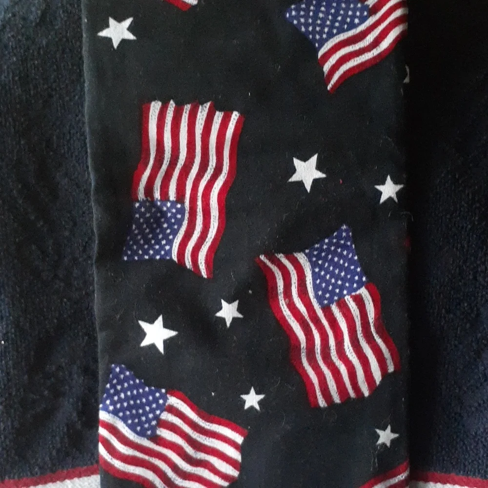 (2) 4 of July hand towels and 1 flag napkin